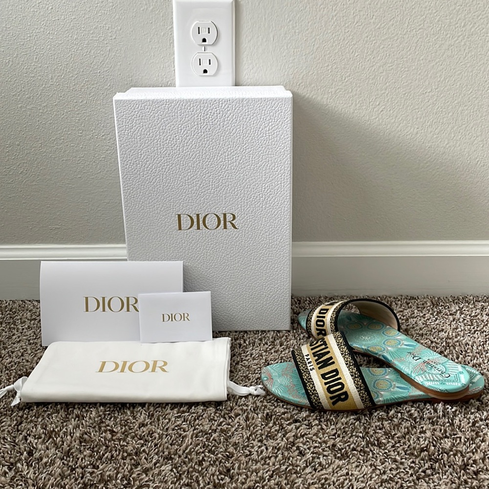 100 percent authentic Christian Dior dway slides